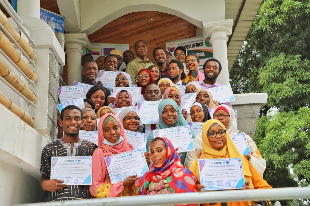 image Le programme Msomo na Hazi Les premiers jeunes lauréats ont reçu leurs attestations